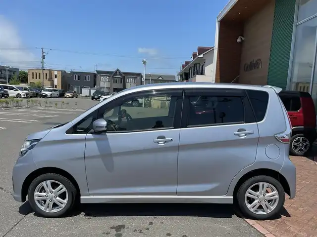 日産 デイズ ハイウェイスターX 道央・札幌 2016(平28)年 6.7万km クールシルバー 登録時走行距離66/122ｋｍ/ワンオーナー/　４　W　D　/社外メモリナビ（CD/DVD/FM/AM/SD)/ワンセグ（走行中視聴可能）/バックカメラ/全周囲カメラ/アイドリングストップ/ウィンカーミラー/ドアバイザー/プッシュスタート/ベンチシート/純正フロアマット/シートヒーター（運転席）/横滑り防止装置/オートライト/オートマチックハイビーム/衝突軽減ブレーキ/フォグランプ/革巻きステアリング/電動格納ミラー/バニティミラー