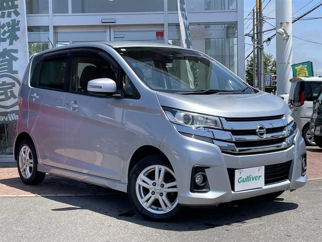 日産 デイズ ハイウェイスターX 道央・札幌 2016(平28)年 6.7万km クールシルバー 登録時走行距離66122ｋｍ/　4　W　D　/ワンオーナー/社外メモリナビ（CD/DVD/FM/AM/SD)/ワンセグ（走行中視聴可能）/バックカメラ/全周囲カメラ/アイドリングストップ/ウィンカーミラー/ドアバイザー/プッシュスタート/ベンチシート/純正フロアマット/シートヒーター（運転席）/横滑り防止装置/オートライト/オートマチックハイビーム/衝突軽減ブレーキ/フォグランプ/革巻きステアリング/電動格納ミラー/バニティミラー