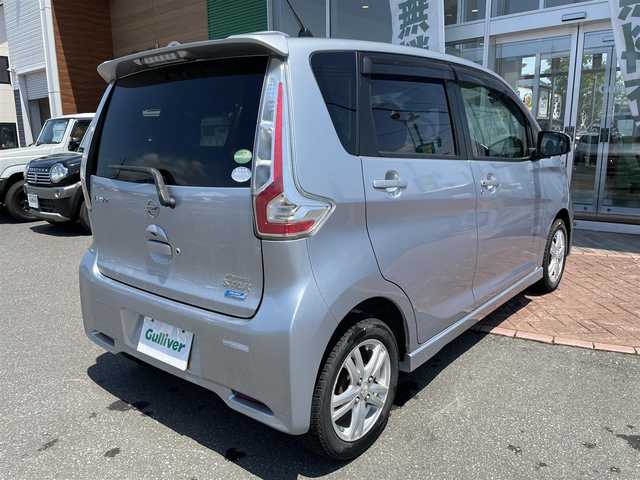 日産 デイズ ハイウェイスターX 道央・札幌 2016(平28)年 6.7万km クールシルバー 登録時走行距離66122ｋｍ/　4　W　D　/ワンオーナー/社外メモリナビ（CD/DVD/FM/AM/SD)/ワンセグ（走行中視聴可能）/バックカメラ/全周囲カメラ/アイドリングストップ/ウィンカーミラー/ドアバイザー/プッシュスタート/ベンチシート/純正フロアマット/シートヒーター（運転席）/横滑り防止装置/オートライト/オートマチックハイビーム/衝突軽減ブレーキ/フォグランプ/革巻きステアリング/電動格納ミラー/バニティミラー