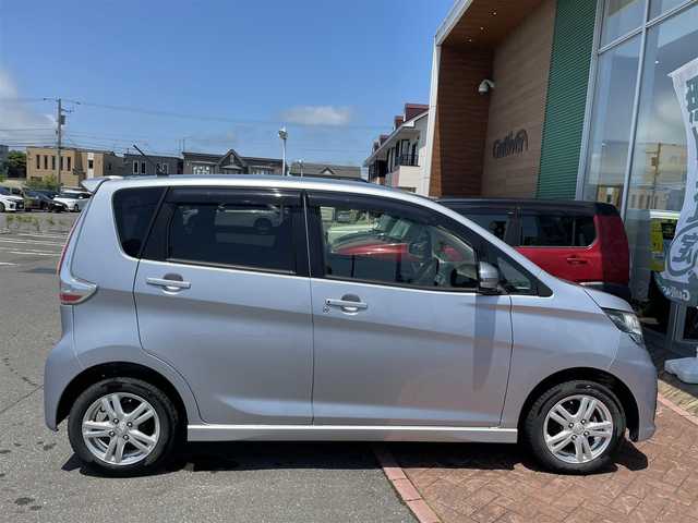 日産 デイズ ハイウェイスターX 道央・札幌 2016(平28)年 6.7万km クールシルバー 登録時走行距離66122ｋｍ/　4　W　D　/ワンオーナー/社外メモリナビ（CD/DVD/FM/AM/SD)/ワンセグ（走行中視聴可能）/バックカメラ/全周囲カメラ/アイドリングストップ/ウィンカーミラー/ドアバイザー/プッシュスタート/ベンチシート/純正フロアマット/シートヒーター（運転席）/横滑り防止装置/オートライト/オートマチックハイビーム/衝突軽減ブレーキ/フォグランプ/革巻きステアリング/電動格納ミラー/バニティミラー
