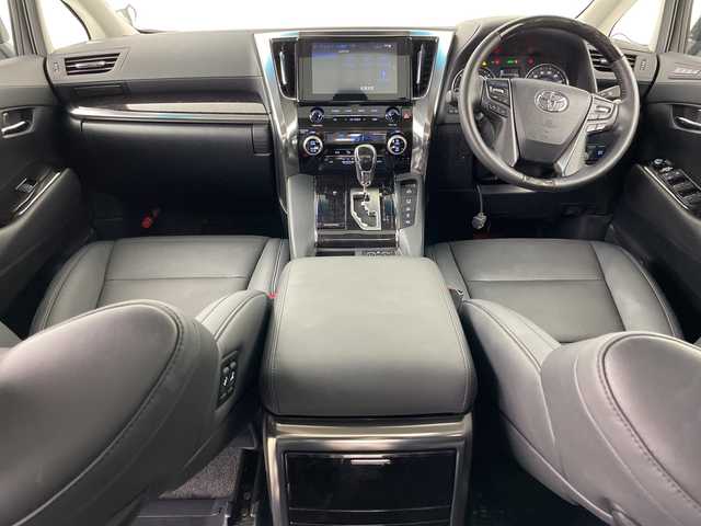 トヨタ アルファードハイブリット SR Cパッケージ 道央・札幌 2023(令5)年 2万km ホワイトパールクリスタルシャイン ・４WD/・ツインムーンルーフ/・RSRダウンサス/・BBS20インチAW/・純正DAナビ/　CD/DVDデッキ/USB/BT/miracast/・純正フリップダウンモニター/・バックカメラ/・ビルトインETC/・AC100V/1500W/・トヨタセーフティセンス/・プリクラッシュセーフティ/・レーダークルーズコントロール/・レーンキープアシスト/・クリアランスソナー/・オートハイビーム/・レザーシート/・パワーシート/・シートヒーター/・シートベンチレーション/・パワーバックドア/・ステアリングヒーター/・シーケンシャルウィンカー/・プッシュスタート/・スマートキー/・純正フロアマット/・ドアバイザー/・純正サス積込