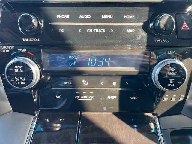 トヨタ アルファードハイブリット SR Cパッケージ 道央・札幌 2023(令5)年 2万km ホワイトパールクリスタルシャイン ・４WD/・ツインムーンルーフ/・RSRダウンサス/・BBS20インチAW/・純正DAナビ/　CD/DVDデッキ/USB/BT/miracast/・純正フリップダウンモニター/・バックカメラ/・ビルトインETC/・AC100V/1500W/・トヨタセーフティセンス/・プリクラッシュセーフティ/・レーダークルーズコントロール/・レーンキープアシスト/・クリアランスソナー/・オートハイビーム/・レザーシート/・パワーシート/・シートヒーター/・シートベンチレーション/・パワーバックドア/・ステアリングヒーター/・シーケンシャルウィンカー/・プッシュスタート/・スマートキー/・純正フロアマット/・ドアバイザー/・純正サス積込