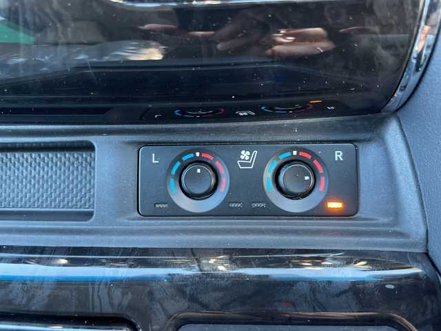 トヨタ アルファードハイブリット SR Cパッケージ 道央・札幌 2023(令5)年 2万km ホワイトパールクリスタルシャイン ・４WD/・ツインムーンルーフ/・RSRダウンサス/・BBS20インチAW/・純正DAナビ/　CD/DVDデッキ/USB/BT/miracast/・純正フリップダウンモニター/・バックカメラ/・ビルトインETC/・AC100V/1500W/・トヨタセーフティセンス/・プリクラッシュセーフティ/・レーダークルーズコントロール/・レーンキープアシスト/・クリアランスソナー/・オートハイビーム/・レザーシート/・パワーシート/・シートヒーター/・シートベンチレーション/・パワーバックドア/・ステアリングヒーター/・シーケンシャルウィンカー/・プッシュスタート/・スマートキー/・純正フロアマット/・ドアバイザー/・純正サス積込