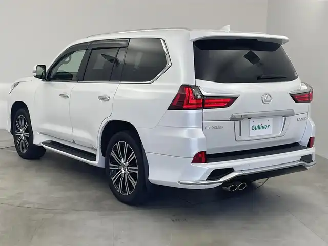 レクサス ＬＸ 570 愛知県 2017(平29)年 6.5万km ソニッククォーツ ムーンルーフ/４WD/リヤエンターテイメント/クールボックス/マークレビンソン/マルチテレインモニター/モデリスタエアロ（フロント、リア）/モデリスタマフラー/純正12.3インチナビ/アラウンドビューモニター/フルセグTV/Bluetooth/レクサスセーフティシステム/衝突被害軽減システム/ブラインドスポットモニター/レーンキープアシスト/コーナーセンサー/横滑り防止装置/クルーズコントロール/三眼LEDヘッドライト/LEDフォグランプ/ヘッドライトウォッシャー/電動リアゲート/ドライブレコーダー/ETC2.0/パワーシート/シートメモリー/エアシート/シートヒーター/ステアリングヒーター/車高調整スイッチ/スマートキー/純正AW/純正フロアマット