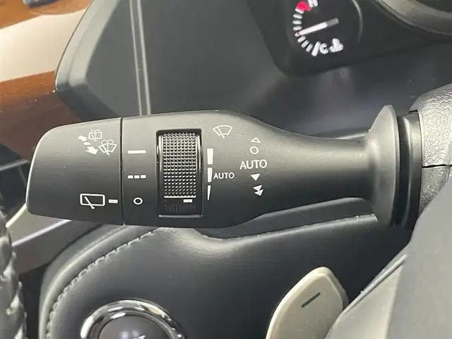 レクサス ＬＸ 570 愛知県 2017(平29)年 6.5万km ソニッククォーツ ムーンルーフ/４WD/リヤエンターテイメント/クールボックス/マークレビンソン/マルチテレインモニター/モデリスタエアロ（フロント、リア）/モデリスタマフラー/純正12.3インチナビ/アラウンドビューモニター/フルセグTV/Bluetooth/レクサスセーフティシステム/衝突被害軽減システム/ブラインドスポットモニター/レーンキープアシスト/コーナーセンサー/横滑り防止装置/クルーズコントロール/三眼LEDヘッドライト/LEDフォグランプ/ヘッドライトウォッシャー/電動リアゲート/ドライブレコーダー/ETC2.0/パワーシート/シートメモリー/エアシート/シートヒーター/ステアリングヒーター/車高調整スイッチ/スマートキー/純正AW/純正フロアマット