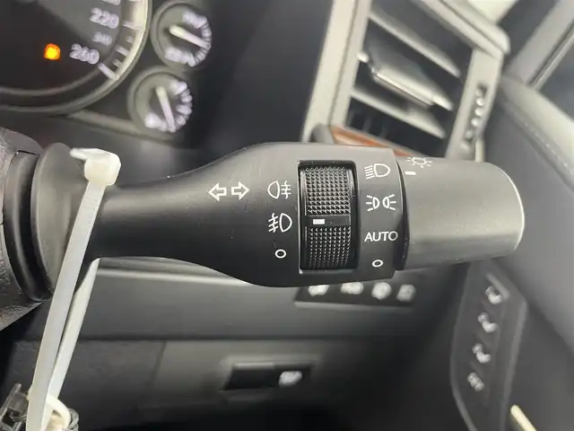 レクサス ＬＸ 570 愛知県 2017(平29)年 6.5万km ソニッククォーツ ムーンルーフ/４WD/リヤエンターテイメント/クールボックス/マークレビンソン/マルチテレインモニター/モデリスタエアロ（フロント、リア）/モデリスタマフラー/純正12.3インチナビ/アラウンドビューモニター/フルセグTV/Bluetooth/レクサスセーフティシステム/衝突被害軽減システム/ブラインドスポットモニター/レーンキープアシスト/コーナーセンサー/横滑り防止装置/クルーズコントロール/三眼LEDヘッドライト/LEDフォグランプ/ヘッドライトウォッシャー/電動リアゲート/ドライブレコーダー/ETC2.0/パワーシート/シートメモリー/エアシート/シートヒーター/ステアリングヒーター/車高調整スイッチ/スマートキー/純正AW/純正フロアマット