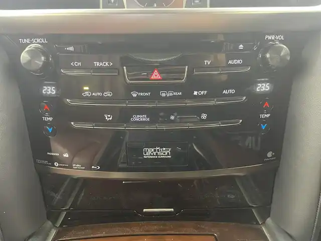 レクサス ＬＸ 570 愛知県 2017(平29)年 6.5万km ソニッククォーツ ムーンルーフ/４WD/リヤエンターテイメント/クールボックス/マークレビンソン/マルチテレインモニター/モデリスタエアロ（フロント、リア）/モデリスタマフラー/純正12.3インチナビ/アラウンドビューモニター/フルセグTV/Bluetooth/レクサスセーフティシステム/衝突被害軽減システム/ブラインドスポットモニター/レーンキープアシスト/コーナーセンサー/横滑り防止装置/クルーズコントロール/三眼LEDヘッドライト/LEDフォグランプ/ヘッドライトウォッシャー/電動リアゲート/ドライブレコーダー/ETC2.0/パワーシート/シートメモリー/エアシート/シートヒーター/ステアリングヒーター/車高調整スイッチ/スマートキー/純正AW/純正フロアマット