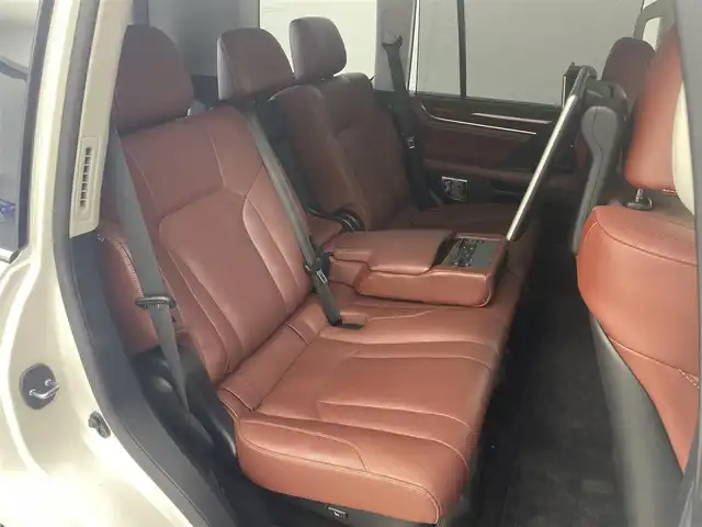 レクサス ＬＸ 570 愛知県 2017(平29)年 6.5万km ソニッククォーツ ムーンルーフ/４WD/リヤエンターテイメント/クールボックス/マークレビンソン/マルチテレインモニター/モデリスタエアロ（フロント、リア）/モデリスタマフラー/純正12.3インチナビ/アラウンドビューモニター/フルセグTV/Bluetooth/レクサスセーフティシステム/衝突被害軽減システム/ブラインドスポットモニター/レーンキープアシスト/コーナーセンサー/横滑り防止装置/クルーズコントロール/三眼LEDヘッドライト/LEDフォグランプ/ヘッドライトウォッシャー/電動リアゲート/ドライブレコーダー/ETC2.0/パワーシート/シートメモリー/エアシート/シートヒーター/ステアリングヒーター/車高調整スイッチ/スマートキー/純正AW/純正フロアマット