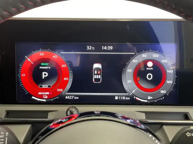 日産 オーラ ニスモ 栃木県 2022(令4)年 0.5万km スーパーブラック 純正ナビ/（CD/DVD/Bluetooth/フルセグTV/MSV/SD）/全方位カメラ/ニスモフルエアロ/360°セーフティアシスト/・インテリジェント エマージェンシーブレーキ/・インテリジェント FCW(前方衝突予測警報)/・インテリジェント DA(ふらつき警報)/・標識検知機能/・インテリジェント LI(車線逸脱防止支援システム)＋LDW(車線逸脱警報)/・踏み間違い衝突防止アシスト/・エマージェンシーストップシグナル/・オートブレーキホールド/プロパイロット/前後コーナーセンサー/ETC2.0/前方ドラレコ/禁煙車/オートライト/LEDヘッドライト/横滑り防止装置/フォグランプ/スマートキー/プッシュスタート/アイドリングストップ/ステアリングスイッチ/革巻きステアリング/ウィンカーミラー/電動格納ミラー/純正17インチアルミホイール/純正フロアマット/BSM/スマートルームミラー