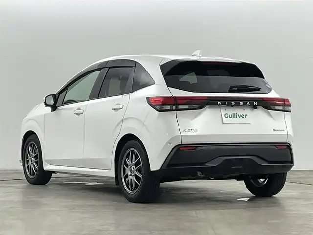 日産 ノート X 福島県 2021(令3)年 3.5万km ピュアホワイトパール 360°セーフティアシスト/・衝突被害軽減ブレーキ/・踏み間違い防止装置/・標識検知機能/・前方衝突予測警報/・車線逸脱警報装置/・電子パーキング/・オートブレーキホールド/・オートマチックハイビーム/純正9インチナビ/・フルセグTV/BT/SD/USB/iPod/AM/FM/・ETC/・バックカメラ/・純正ドライブレコーダー（前方）/革張ステアリング/・ステアリングリモコン/・ステアリングヒーター/プッシュスタート/・スマートキー/・スペアキー1本/電動格納ミラー/・ウィンカーミラー/HIDヘッドライト/・オートライト/寒冷地仕様/ドアバイザー/純正フロアマット/社外16インチAW