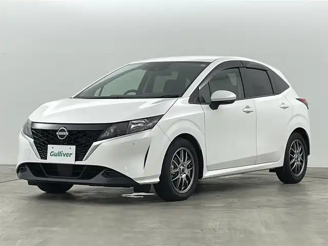 日産 ノート X 福島県 2021(令3)年 3.5万km ピュアホワイトパール 360°セーフティアシスト/・衝突被害軽減ブレーキ/・踏み間違い防止装置/・標識検知機能/・前方衝突予測警報/・車線逸脱警報装置/・電子パーキング/・オートブレーキホールド/・オートマチックハイビーム/純正9インチナビ/・フルセグTV/BT/SD/USB/iPod/AM/FM/・ETC/・バックカメラ/・純正ドライブレコーダー（前方）/革張ステアリング/・ステアリングリモコン/・ステアリングヒーター/プッシュスタート/・スマートキー/・スペアキー1本/電動格納ミラー/・ウィンカーミラー/HIDヘッドライト/・オートライト/寒冷地仕様/ドアバイザー/純正フロアマット/社外16インチAW