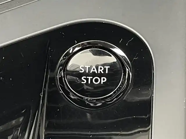 日産 ノート X 福島県 2021(令3)年 3.5万km ピュアホワイトパール 360°セーフティアシスト/・衝突被害軽減ブレーキ/・踏み間違い防止装置/・標識検知機能/・前方衝突予測警報/・車線逸脱警報装置/・電子パーキング/・オートブレーキホールド/・オートマチックハイビーム/純正9インチナビ/・フルセグTV/BT/SD/USB/iPod/AM/FM/・ETC/・バックカメラ/・純正ドライブレコーダー（前方）/革張ステアリング/・ステアリングリモコン/・ステアリングヒーター/プッシュスタート/・スマートキー/・スペアキー1本/電動格納ミラー/・ウィンカーミラー/HIDヘッドライト/・オートライト/寒冷地仕様/ドアバイザー/純正フロアマット/社外16インチAW