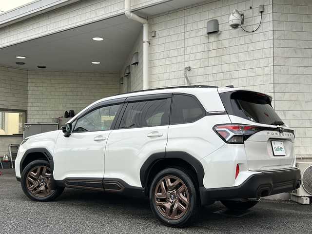 スバル フォレスター スポーツ EX 神奈川県 2025(令7)年 0.2万km クリスタルホワイトP 登録時1707km/ワンオーナー/ハーマンカードンサウンドシステム/11.6インチディスプレイ＋ナビゲーション/(USB/BT/フルセグTV/アップルカープレイ/アンドロイドオート)/全方位カメラ/アイサイト/レーダークルーズコントロール/パドルシフト/ハーフレザーシート/D/N席パワーシート(D席メモリー機能付)/D/N席シートヒーター/ステアリングヒーター/パワーバックドア/ルーフレール/置くだけ充電/デジタルインナーミラー/ビルトインETC2.0/前後ドライブレコーダー/スペアキー×1/保証書/取扱説明書