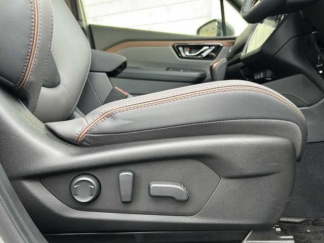スバル フォレスター スポーツ EX 神奈川県 2025(令7)年 0.2万km クリスタルホワイトP 登録時1707km/ワンオーナー/ハーマンカードンサウンドシステム/11.6インチディスプレイ＋ナビゲーション/(USB/BT/フルセグTV/アップルカープレイ/アンドロイドオート)/全方位カメラ/アイサイト/レーダークルーズコントロール/パドルシフト/ハーフレザーシート/D/N席パワーシート(D席メモリー機能付)/D/N席シートヒーター/ステアリングヒーター/パワーバックドア/ルーフレール/置くだけ充電/デジタルインナーミラー/ビルトインETC2.0/前後ドライブレコーダー/スペアキー×1/保証書/取扱説明書