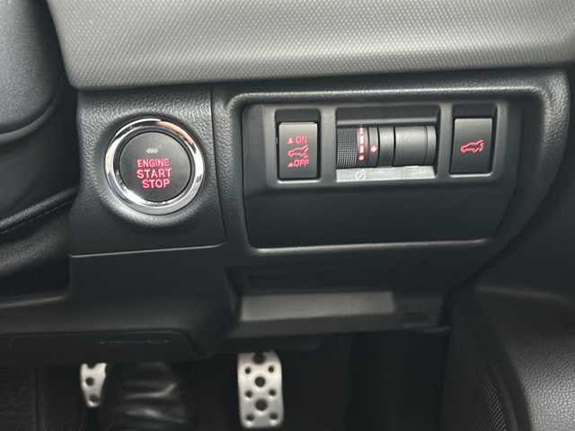 スバル フォレスター スポーツ EX 神奈川県 2025(令7)年 0.2万km クリスタルホワイトP 登録時1707km/ワンオーナー/ハーマンカードンサウンドシステム/11.6インチディスプレイ＋ナビゲーション/(USB/BT/フルセグTV/アップルカープレイ/アンドロイドオート)/全方位カメラ/アイサイト/レーダークルーズコントロール/パドルシフト/ハーフレザーシート/D/N席パワーシート(D席メモリー機能付)/D/N席シートヒーター/ステアリングヒーター/パワーバックドア/ルーフレール/置くだけ充電/デジタルインナーミラー/ビルトインETC2.0/前後ドライブレコーダー/スペアキー×1/保証書/取扱説明書
