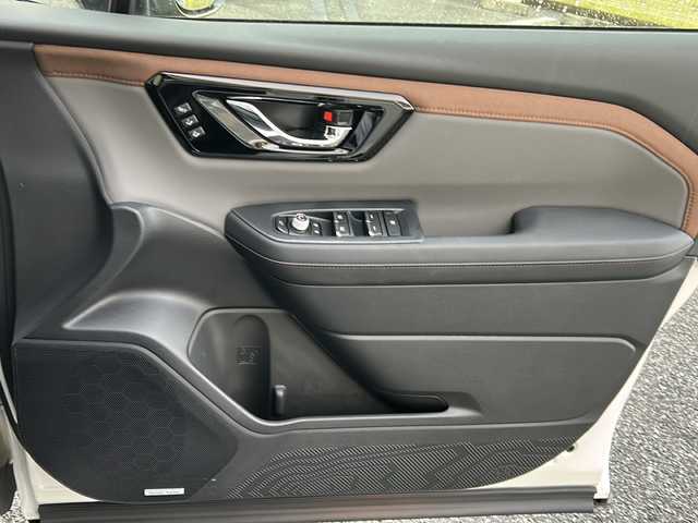 スバル フォレスター スポーツ EX 神奈川県 2025(令7)年 0.2万km クリスタルホワイトP 登録時1707km/ワンオーナー/ハーマンカードンサウンドシステム/11.6インチディスプレイ＋ナビゲーション/(USB/BT/フルセグTV/アップルカープレイ/アンドロイドオート)/全方位カメラ/アイサイト/レーダークルーズコントロール/パドルシフト/ハーフレザーシート/D/N席パワーシート(D席メモリー機能付)/D/N席シートヒーター/ステアリングヒーター/パワーバックドア/ルーフレール/置くだけ充電/デジタルインナーミラー/ビルトインETC2.0/前後ドライブレコーダー/スペアキー×1/保証書/取扱説明書
