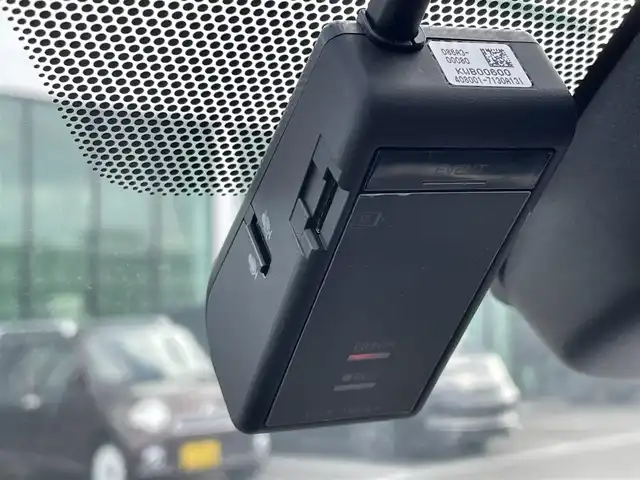 トヨタ ノア ハイブリッド Z 東京都 2023(令5)年 2万km アティチュードブラックマイカ /セーフティセンス//プリクラッシュセーフティ//レーントレーシングアシスト//レーダークルーズコントロール//ハイビームアシスト//操舵支援//クリアランスソナー//純正10.5型ナビ//Bluetooth/TV/HDMI/CD/DVD//AppleCarplay/androidauto//バックカメラ//純正ドライブレコーダー//快適利便パッケージHI/・運転席/セカンドシート　シートヒーター/・ハンズフリーパワースライド/・電動リアゲート/・2列目キャプテンシート＆オットマン/・ナノイーX//ビルトインETC