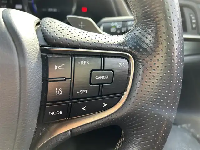 レクサス ＥＳ 300h Fスポーツ 福岡県 2019(平31)年 6万km ソニックチタニウム サンルーフ/純正ナビ（BT/フルセグ/AM/FM/DISC/AUX)/Bカメラ/レーダークルーズコントロール/LEDヘッドライト/オートマチックハイビーム/オートライト/HUD/レザーシート/DN席パワーシート/シートメモリー/DN席エアシート/DN席シートヒーター/ステアリングヒーター/チルトステアリング/純正19インチAW/デジタルインナーミラー/電動リアサンシェード/ISOFIX/BSM/横滑り防止装置/コーナーセンサー/レーンキープアシスト/盗難防止装置/衝突被害軽減システム/スマートキー/ETC2.0