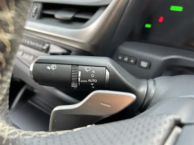 レクサス ＥＳ 300h Fスポーツ 福岡県 2019(平31)年 6万km ソニックチタニウム サンルーフ/純正ナビ（BT/フルセグ/AM/FM/DISC/AUX)/Bカメラ/レーダークルーズコントロール/LEDヘッドライト/オートマチックハイビーム/オートライト/HUD/レザーシート/DN席パワーシート/シートメモリー/DN席エアシート/DN席シートヒーター/ステアリングヒーター/チルトステアリング/純正19インチAW/デジタルインナーミラー/電動リアサンシェード/ISOFIX/BSM/横滑り防止装置/コーナーセンサー/レーンキープアシスト/盗難防止装置/衝突被害軽減システム/スマートキー/ETC2.0