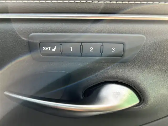 レクサス ＥＳ 300h Fスポーツ 福岡県 2019(平31)年 6万km ソニックチタニウム サンルーフ/純正ナビ（BT/フルセグ/AM/FM/DISC/AUX)/Bカメラ/レーダークルーズコントロール/LEDヘッドライト/オートマチックハイビーム/オートライト/HUD/レザーシート/DN席パワーシート/シートメモリー/DN席エアシート/DN席シートヒーター/ステアリングヒーター/チルトステアリング/純正19インチAW/デジタルインナーミラー/電動リアサンシェード/ISOFIX/BSM/横滑り防止装置/コーナーセンサー/レーンキープアシスト/盗難防止装置/衝突被害軽減システム/スマートキー/ETC2.0