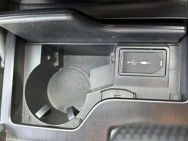 レクサス ＥＳ 300h Fスポーツ 福岡県 2019(平31)年 6万km ソニックチタニウム サンルーフ/純正ナビ（BT/フルセグ/AM/FM/DISC/AUX)/Bカメラ/レーダークルーズコントロール/LEDヘッドライト/オートマチックハイビーム/オートライト/HUD/レザーシート/DN席パワーシート/シートメモリー/DN席エアシート/DN席シートヒーター/ステアリングヒーター/チルトステアリング/純正19インチAW/デジタルインナーミラー/電動リアサンシェード/ISOFIX/BSM/横滑り防止装置/コーナーセンサー/レーンキープアシスト/盗難防止装置/衝突被害軽減システム/スマートキー/ETC2.0