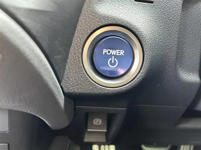 レクサス ＥＳ 300h Fスポーツ 福岡県 2019(平31)年 6万km ソニックチタニウム サンルーフ/純正ナビ（BT/フルセグ/AM/FM/DISC/AUX)/Bカメラ/レーダークルーズコントロール/LEDヘッドライト/オートマチックハイビーム/オートライト/HUD/レザーシート/DN席パワーシート/シートメモリー/DN席エアシート/DN席シートヒーター/ステアリングヒーター/チルトステアリング/純正19インチAW/デジタルインナーミラー/電動リアサンシェード/ISOFIX/BSM/横滑り防止装置/コーナーセンサー/レーンキープアシスト/盗難防止装置/衝突被害軽減システム/スマートキー/ETC2.0