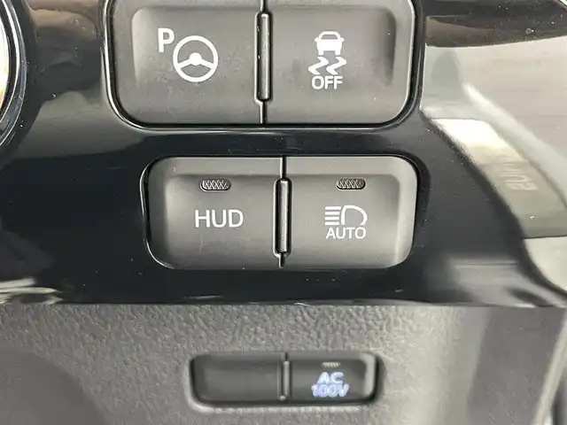 トヨタ プリウス A ツーリングセレクション 福井県 2016(平28)年 5.4万km ホワイトパールクリスタルシャイン 純正ナビ/CD/DVD/AM/FM/フルセグ/Bluetooth/シートヒーター/ヘッドアップディスプレイ/ブラインドスポットモニター/オートライト/オートマチックハイビーム/パーキングアシスト/レーンキープアシスト/クルーズコントロール/バックカメラ/ビルトインETC/純正ドラレコ/フォグランプ