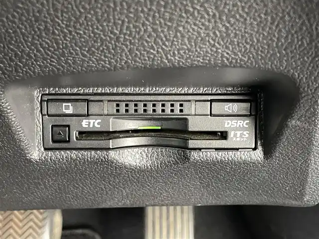 トヨタ プリウス A ツーリングセレクション 福井県 2016(平28)年 5.4万km ホワイトパールクリスタルシャイン 純正ナビ/CD/DVD/AM/FM/フルセグ/Bluetooth/シートヒーター/ヘッドアップディスプレイ/ブラインドスポットモニター/オートライト/オートマチックハイビーム/パーキングアシスト/レーンキープアシスト/クルーズコントロール/バックカメラ/ビルトインETC/純正ドラレコ/フォグランプ