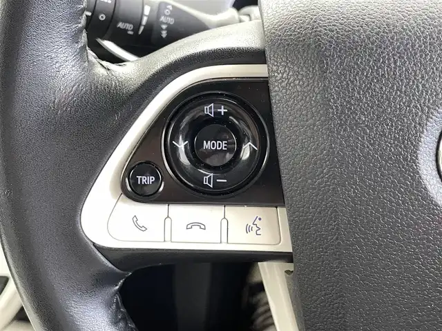 トヨタ プリウス A ツーリングセレクション 福井県 2016(平28)年 5.4万km ホワイトパールクリスタルシャイン 純正ナビ/CD/DVD/AM/FM/フルセグ/Bluetooth/シートヒーター/ヘッドアップディスプレイ/ブラインドスポットモニター/オートライト/オートマチックハイビーム/パーキングアシスト/レーンキープアシスト/クルーズコントロール/バックカメラ/ビルトインETC/純正ドラレコ/フォグランプ