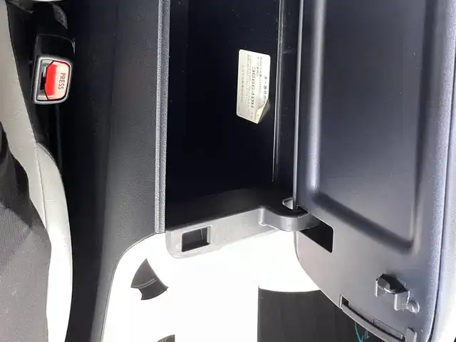 トヨタ プリウス A ツーリングセレクション 福井県 2016(平28)年 5.4万km ホワイトパールクリスタルシャイン 純正ナビ/CD/DVD/AM/FM/フルセグ/Bluetooth/シートヒーター/ヘッドアップディスプレイ/ブラインドスポットモニター/オートライト/オートマチックハイビーム/パーキングアシスト/レーンキープアシスト/クルーズコントロール/バックカメラ/ビルトインETC/純正ドラレコ/フォグランプ