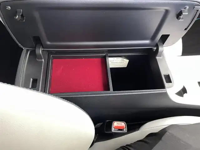 トヨタ プリウス A ツーリングセレクション 福井県 2016(平28)年 5.4万km ホワイトパールクリスタルシャイン 純正ナビ/CD/DVD/AM/FM/フルセグ/Bluetooth/シートヒーター/ヘッドアップディスプレイ/ブラインドスポットモニター/オートライト/オートマチックハイビーム/パーキングアシスト/レーンキープアシスト/クルーズコントロール/バックカメラ/ビルトインETC/純正ドラレコ/フォグランプ