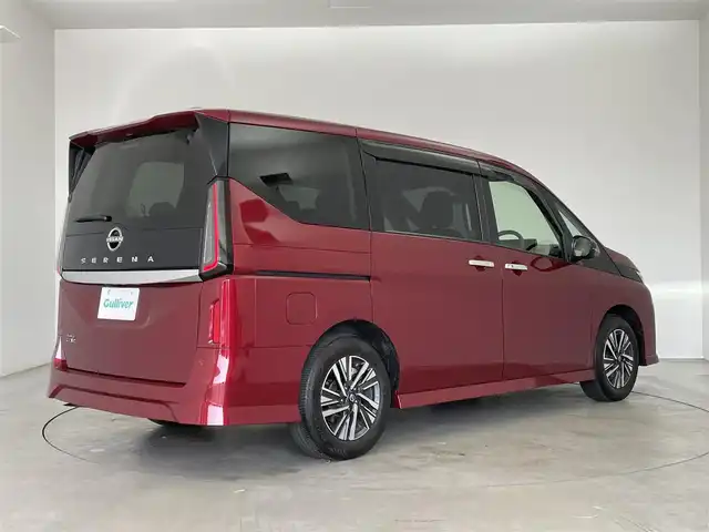 日産 セレナ ハイウェイスター V 埼玉県 2023(令5)年 1.2万km 赤 プロパイロット/　衝突軽減ブレーキ/レーンキープアシスト/　レーダークルーズコントロール/オートハイビーム/　クリアランスソナー/ブラインドスポットモニター/　パーキングアシスト/純正メーカーディスプレイナビ/　フルセグ/ＢＴ/カープレイ/USB/アラウンドビューモニター/デジタルインナーミラー/ステアリングスイッチ/パドルシフト/ETC2.0/両側パワースライドドア/ハンズフリースライドドア/ドライブレコーダー(ナビ連動)/ワイヤレス充電/アイドリングストップ/スマートキー/プッシュスタート/LEDヘッドライト/オートライト/フォグライト/電動格納/ウィンカーミラー/純正フロアマット