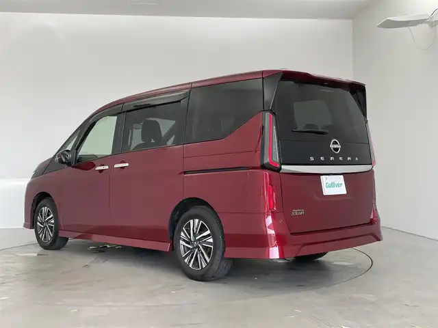 日産 セレナ ハイウェイスター V 埼玉県 2023(令5)年 1.2万km 赤 プロパイロット/　衝突軽減ブレーキ/レーンキープアシスト/　レーダークルーズコントロール/オートハイビーム/　クリアランスソナー/ブラインドスポットモニター/　パーキングアシスト/純正メーカーディスプレイナビ/　フルセグ/ＢＴ/カープレイ/USB/アラウンドビューモニター/デジタルインナーミラー/ステアリングスイッチ/パドルシフト/ETC2.0/両側パワースライドドア/ハンズフリースライドドア/ドライブレコーダー(ナビ連動)/ワイヤレス充電/アイドリングストップ/スマートキー/プッシュスタート/LEDヘッドライト/オートライト/フォグライト/電動格納/ウィンカーミラー/純正フロアマット