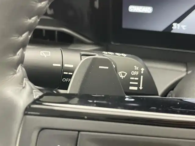 日産 セレナ ハイウェイスター V 埼玉県 2023(令5)年 1.2万km 赤 プロパイロット/　衝突軽減ブレーキ/レーンキープアシスト/　レーダークルーズコントロール/オートハイビーム/　クリアランスソナー/ブラインドスポットモニター/　パーキングアシスト/純正メーカーディスプレイナビ/　フルセグ/ＢＴ/カープレイ/USB/アラウンドビューモニター/デジタルインナーミラー/ステアリングスイッチ/パドルシフト/ETC2.0/両側パワースライドドア/ハンズフリースライドドア/ドライブレコーダー(ナビ連動)/ワイヤレス充電/アイドリングストップ/スマートキー/プッシュスタート/LEDヘッドライト/オートライト/フォグライト/電動格納/ウィンカーミラー/純正フロアマット