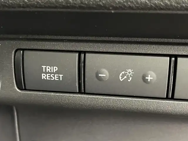 日産 セレナ ハイウェイスター V 埼玉県 2023(令5)年 1.2万km 赤 プロパイロット/　衝突軽減ブレーキ/レーンキープアシスト/　レーダークルーズコントロール/オートハイビーム/　クリアランスソナー/ブラインドスポットモニター/　パーキングアシスト/純正メーカーディスプレイナビ/　フルセグ/ＢＴ/カープレイ/USB/アラウンドビューモニター/デジタルインナーミラー/ステアリングスイッチ/パドルシフト/ETC2.0/両側パワースライドドア/ハンズフリースライドドア/ドライブレコーダー(ナビ連動)/ワイヤレス充電/アイドリングストップ/スマートキー/プッシュスタート/LEDヘッドライト/オートライト/フォグライト/電動格納/ウィンカーミラー/純正フロアマット