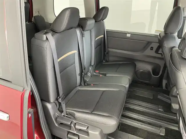日産 セレナ ハイウェイスター V 埼玉県 2023(令5)年 1.2万km 赤 プロパイロット/　衝突軽減ブレーキ/レーンキープアシスト/　レーダークルーズコントロール/オートハイビーム/　クリアランスソナー/ブラインドスポットモニター/　パーキングアシスト/純正メーカーディスプレイナビ/　フルセグ/ＢＴ/カープレイ/USB/アラウンドビューモニター/デジタルインナーミラー/ステアリングスイッチ/パドルシフト/ETC2.0/両側パワースライドドア/ハンズフリースライドドア/ドライブレコーダー(ナビ連動)/ワイヤレス充電/アイドリングストップ/スマートキー/プッシュスタート/LEDヘッドライト/オートライト/フォグライト/電動格納/ウィンカーミラー/純正フロアマット