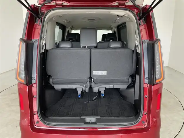 日産 セレナ ハイウェイスター V 埼玉県 2023(令5)年 1.2万km 赤 プロパイロット/　衝突軽減ブレーキ/レーンキープアシスト/　レーダークルーズコントロール/オートハイビーム/　クリアランスソナー/ブラインドスポットモニター/　パーキングアシスト/純正メーカーディスプレイナビ/　フルセグ/ＢＴ/カープレイ/USB/アラウンドビューモニター/デジタルインナーミラー/ステアリングスイッチ/パドルシフト/ETC2.0/両側パワースライドドア/ハンズフリースライドドア/ドライブレコーダー(ナビ連動)/ワイヤレス充電/アイドリングストップ/スマートキー/プッシュスタート/LEDヘッドライト/オートライト/フォグライト/電動格納/ウィンカーミラー/純正フロアマット