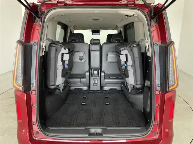 日産 セレナ ハイウェイスター V 埼玉県 2023(令5)年 1.2万km 赤 プロパイロット/　衝突軽減ブレーキ/レーンキープアシスト/　レーダークルーズコントロール/オートハイビーム/　クリアランスソナー/ブラインドスポットモニター/　パーキングアシスト/純正メーカーディスプレイナビ/　フルセグ/ＢＴ/カープレイ/USB/アラウンドビューモニター/デジタルインナーミラー/ステアリングスイッチ/パドルシフト/ETC2.0/両側パワースライドドア/ハンズフリースライドドア/ドライブレコーダー(ナビ連動)/ワイヤレス充電/アイドリングストップ/スマートキー/プッシュスタート/LEDヘッドライト/オートライト/フォグライト/電動格納/ウィンカーミラー/純正フロアマット