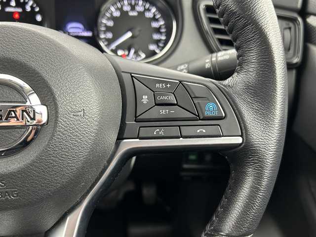 日産 エクストレイル 20Xi 長野県 2018(平30)年 5.4万km ブリリアントホワイトパール 社外ナビ　（CN-RA04WD　パナソニック製）/全方位カメラ　/フルセグＴＶ　/ＣＤ　ＤＶＤ　ＢＴ　/プロパイロット　/衝突軽減システム　/電動リアゲート　/コーナーセンサー　/ＥＴＣ　/電動パーキング　/オートホールド　/ＬＥＤヘッドライト　/オートマチックハイビーム/プッシュスタート/スマートキー/アイドリングストップ/スペアキー/保証書/取扱説明書