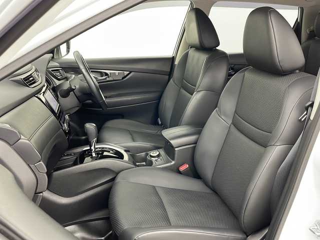 日産 エクストレイル 20Xi 道央・札幌 2018(平30)年 5.4万km ブリリアントホワイトパール ・社外ナビ&CD&DVD&BT&SD&TV/・パワーバックドア/・インテリジェントアラウンドビューモニター/・プロパイロット　/・インテリジェントエマージェンシーブレーキ　　/・アイドリングストップ/・コーナーセンサー　/・デジタルインナーミラー/・社外ドライブレコーダー/・ETC/・電動パーキング　/・オートホールド/・プッシュスタート　/・ＬＥＤヘッドライト　/・オートマチックハイビーム/・スマートキー/・スペアキー/・保証書/・取扱説明書