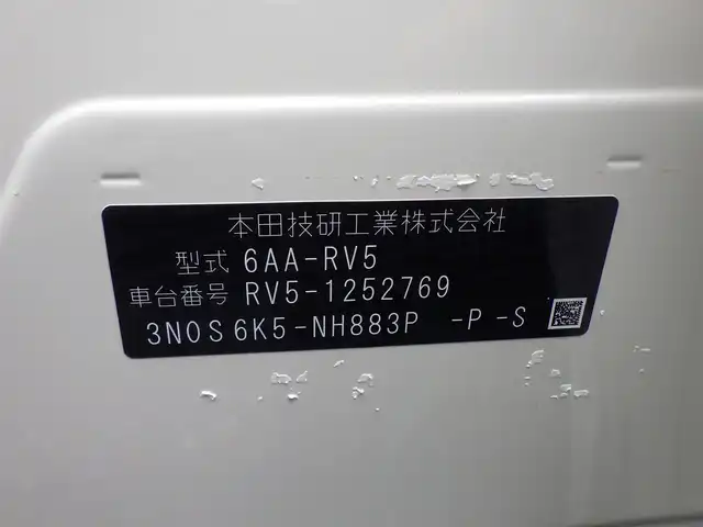 ホンダ ヴェゼル ハイブリッド e:HEV Z 千葉県 2025(令7)年 0.1万km未満 プラチナホワイトパール e:HEV Z　3VC4AG3　Honda CONNECTディスプレー+ETC2.0車載器+ワイヤレス充電器(220/000)/ホンダセンシング/・衝突軽減ブレーキ（CMBS）/・車線維持支援システム（LKAS）/・アダプティブクルーズコントロール（ACC）/・後方誤発進抑制機能/・誤発進抑制機能/パワーバックドア/ハーフレザーシート/前席シートヒーター/純正コネクトナビ/地デジTV/【Bluetooth接続】/【Apple CarPlay　Android Auto対応】/バックカメラ/ワイヤレス充電/革巻きステアリング/ステアリングスイッチ/パドルシフト/ETC（2.0）/LEDヘッドライト/フォグライト/ウインカーミラー/コーナーセンサー/純正18インチアルミホイル/サイド/カーテンエアバッグ/Honda スマートキー