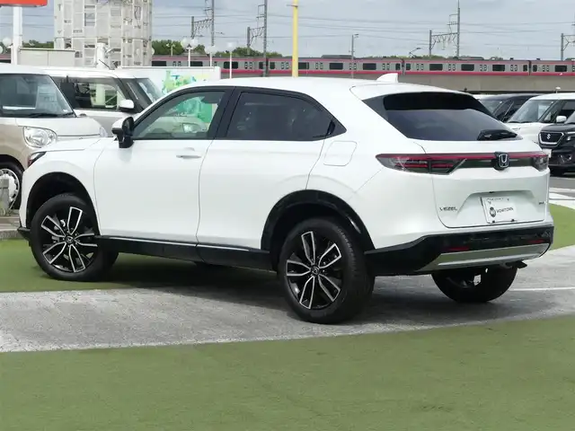 ホンダ ヴェゼル ハイブリッド e:HEV Z 千葉県 2025(令7)年 0.1万km未満 プラチナホワイトパール e:HEV Z　3VC4AG3　Honda CONNECTディスプレー+ETC2.0車載器+ワイヤレス充電器(220/000)/ホンダセンシング/・衝突軽減ブレーキ（CMBS）/・車線維持支援システム（LKAS）/・アダプティブクルーズコントロール（ACC）/・後方誤発進抑制機能/・誤発進抑制機能/パワーバックドア/ハーフレザーシート/前席シートヒーター/純正コネクトナビ/地デジTV/【Bluetooth接続】/【Apple CarPlay　Android Auto対応】/バックカメラ/ワイヤレス充電/革巻きステアリング/ステアリングスイッチ/パドルシフト/ETC（2.0）/LEDヘッドライト/フォグライト/ウインカーミラー/コーナーセンサー/純正18インチアルミホイル/サイド/カーテンエアバッグ/Honda スマートキー