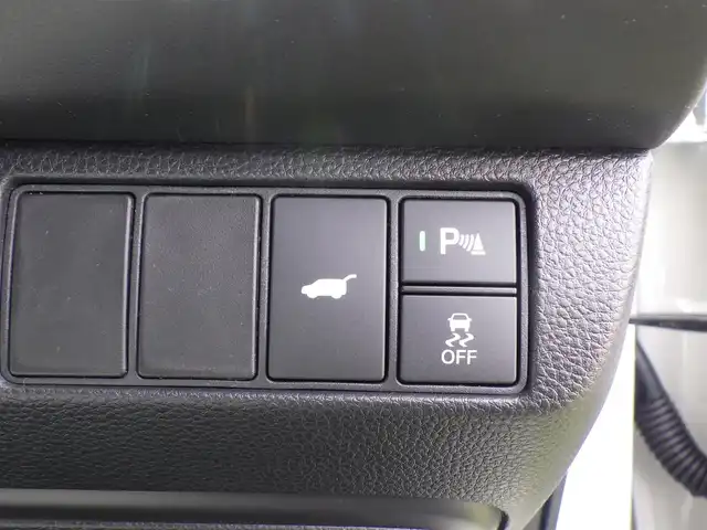 ホンダ ヴェゼル ハイブリッド e:HEV Z 千葉県 2025(令7)年 0.1万km未満 プラチナホワイトパール e:HEV Z　3VC4AG3　Honda CONNECTディスプレー+ETC2.0車載器+ワイヤレス充電器(220/000)/ホンダセンシング/・衝突軽減ブレーキ（CMBS）/・車線維持支援システム（LKAS）/・アダプティブクルーズコントロール（ACC）/・後方誤発進抑制機能/・誤発進抑制機能/パワーバックドア/ハーフレザーシート/前席シートヒーター/純正コネクトナビ/地デジTV/【Bluetooth接続】/【Apple CarPlay　Android Auto対応】/バックカメラ/ワイヤレス充電/革巻きステアリング/ステアリングスイッチ/パドルシフト/ETC（2.0）/LEDヘッドライト/フォグライト/ウインカーミラー/コーナーセンサー/純正18インチアルミホイル/サイド/カーテンエアバッグ/Honda スマートキー