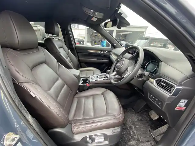 マツダ ＣＸ－５ 25T エクスクルーシブモード 福岡県 2021(令3)年 1.2万km ポリメタルグレーM ・1オーナー/・レーダークルーズコントロール/・純正メモリーナビ/USB/Bluetooth/AppleCarPlay/・全方位カメラ/・茶革シート/シートヒーター/・前後ドライブレコーダー/・フルセグ/・社外ETC/・純正19AW/・プッシュスタート/・パーキングアシスト/・スマートキー/・スペアキー/・フルフラットシート/・パワーシート/・レーンキープアシスト/・オートライト/・LEDライト/・パドルシフト/・保証書/・取扱説明書/・記録簿