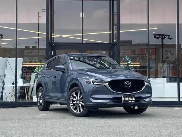マツダ ＣＸ－５ 25T エクスクルーシブモード 福岡県 2021(令3)年 1.2万km ポリメタルグレーM ・1オーナー/・レーダークルーズコントロール/・純正メモリーナビ/USB/Bluetooth/AppleCarPlay/・全方位カメラ/・茶革シート/シートヒーター/・前後ドライブレコーダー/・フルセグ/・社外ETC/・純正19AW/・プッシュスタート/・パーキングアシスト/・スマートキー/・スペアキー/・フルフラットシート/・パワーシート/・レーンキープアシスト/・オートライト/・LEDライト/・パドルシフト/・保証書/・取扱説明書/・記録簿