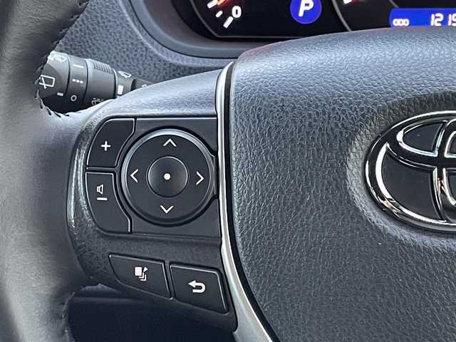 トヨタ ヴォクシー ZS 煌Ⅲ 大阪府 2021(令3)年 1.3万km ホワイトパールクリスタルシャイン モデリスタシグネイチャーイルミブレード/ワンオーナー/純正10インチナビ（NSZN-Z68T）/純正12.1インチフリップダウンモニター　（V12T-R68C）/BT/CD/DVD/SD/フルセグTV/TVキット有/前後ドライブレコーダー（TZ-D205W）/バックカメラ/純正ビルトインETC/両側パワースライドドア/プリクラッシュ/レーンキープアシスト/オートハイビーム/LEDヘッドライト/LEDフロントフォグ/クルーズコントロール/革巻ステアリング/ステアリングスイッチ/前後コーナーセンサー/スマートキー×２/プッシュスタート/ハーフレザーシート/黒革調シートカバー/純正フロアマット/ドアバイザー/取扱説明書/保証書