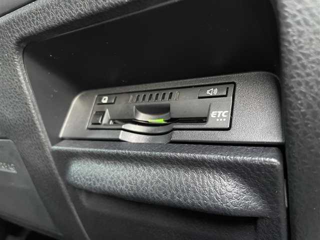 トヨタ ヴォクシー ZS 煌Ⅲ 大阪府 2021(令3)年 1.3万km ホワイトパールクリスタルシャイン モデリスタシグネイチャーイルミブレード/ワンオーナー/純正10インチナビ（NSZN-Z68T）/純正12.1インチフリップダウンモニター　（V12T-R68C）/BT/CD/DVD/SD/フルセグTV/TVキット有/前後ドライブレコーダー（TZ-D205W）/バックカメラ/純正ビルトインETC/両側パワースライドドア/プリクラッシュ/レーンキープアシスト/オートハイビーム/LEDヘッドライト/LEDフロントフォグ/クルーズコントロール/革巻ステアリング/ステアリングスイッチ/前後コーナーセンサー/スマートキー×２/プッシュスタート/ハーフレザーシート/黒革調シートカバー/純正フロアマット/ドアバイザー/取扱説明書/保証書