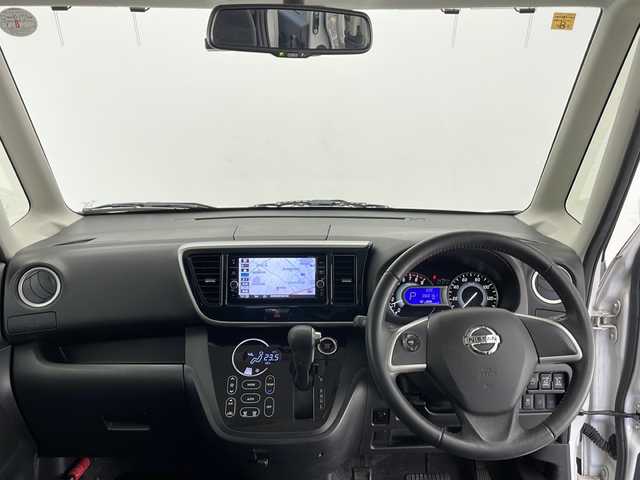 日産 デイズ ルークス ハイウェイスターX Gパッケージ 長野県 2018(平30)年 6.1万km ホワイトパール 4WD/純正SDナビ/ETC/ドライブレコーダー (前方)/シートヒーター (運転席)/横滑り防止装置/衝突被害軽減システム/両側パワスラ/純正フロアマット/ドアバイザー/純正15インチAW装着/コーナーセンサー/LEDヘッドライト/スペアキー1本/スマートキー/プッシュスタート/電動格納ミラー