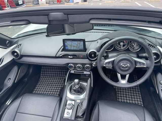 マツダ ロードスター ＲＦ RS 三重県 2023(令5)年 0.4万km スノーフレイクホワイトパールマイカ ツートンルーフ/ブラインドスポットモニタリング/車線逸脱警報システム/アドバンストスマートシティブレーキ/スマートシティブレーキサポート（後退時）/クルーズコントロール/BOSEサウンドシステム/純正SDナビ/フルセグTV/【CD/DVD/Bluetooth/USB/AUX】/バックカメラ/オートライト/アダプティブLEDヘッドライト/プッシュスタート/スマートキー/スペアキー/純正フロアマット