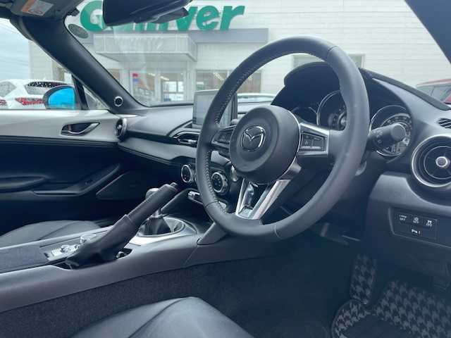 マツダ ロードスター ＲＦ RS 三重県 2023(令5)年 0.4万km スノーフレイクホワイトパールマイカ ツートンルーフ/ブラインドスポットモニタリング/車線逸脱警報システム/アドバンストスマートシティブレーキ/スマートシティブレーキサポート（後退時）/クルーズコントロール/BOSEサウンドシステム/純正SDナビ/フルセグTV/【CD/DVD/Bluetooth/USB/AUX】/バックカメラ/オートライト/アダプティブLEDヘッドライト/プッシュスタート/スマートキー/スペアキー/純正フロアマット